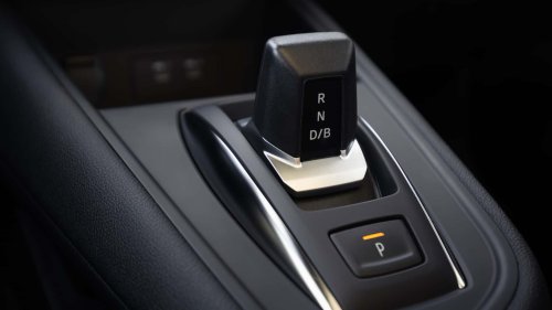 Mitsubishi Grandis 2025, al volante del SUV familiar urbano electrificado