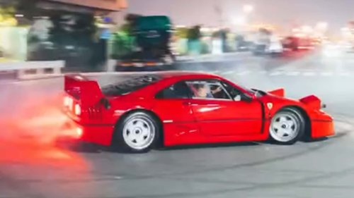 Ferrari, Ferrari F40, Lewis Hamilton en drift à Tokyo au volant d'une Ferrari F40