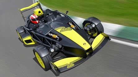 ¡Impresionante este biplaza descapotable de 532 CV!