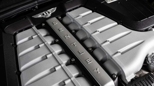 Bentley maintient les moteurs à essence face à une "baisse de la demande pour les véhicules électriques de luxe"