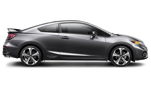 'Where Are You? 1995?": Gen Z Honda Civic Driver Tries to Get Gas from Reagan-Era Pump. Then a Worker Has to Intervene