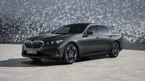 Toyota, Lexus, BMW, BMW 5 Series, ‘Why I Only Buy Toyota and Lexus:’ Man Gets New BMW 5 Series as Rental. Then He Tries to Put It in Gear