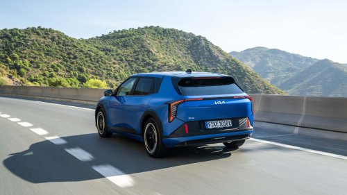 Kia EV4, primera prueba del compacto coreano fabricado en Europa
