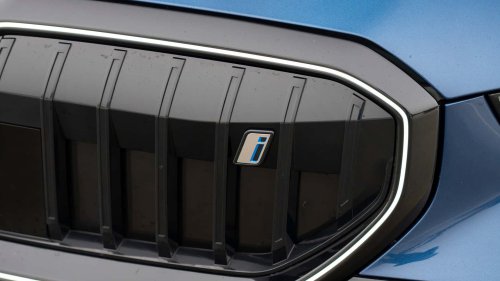 Al volante del BMW i5 eDrive40 Touring 2026, un familiar de futuro