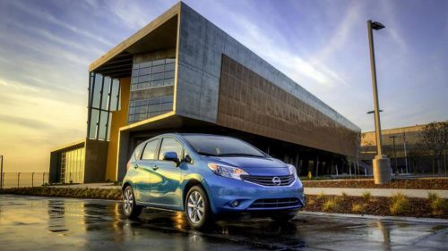 Nissan, 'You Could Be Fined $500:' Nissan Driver Films Man Getting Beat Up at Light. Then She Gets Call 8 Months Later