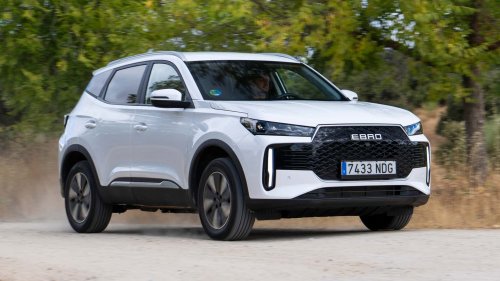EBRO s400, al volante del SUV híbrido compacto español