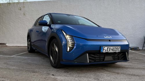 Kia EV4, primera prueba del compacto coreano fabricado en Europa