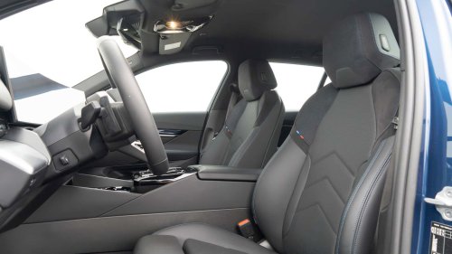 Al volante del BMW i5 eDrive40 Touring 2026, un familiar de futuro