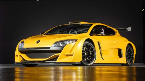 Renault vende 100 'duplicados' de su colección de coches históricos