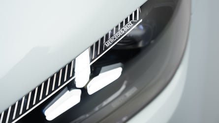 El nuevo Clase C eléctrico recupera el frontal de los Mercedes clásicos