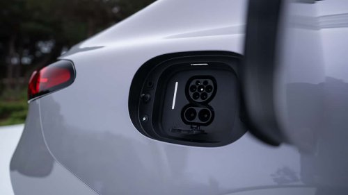 El nuevo Clase C eléctrico recupera el frontal de los Mercedes clásicos