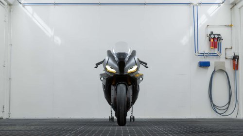 Superbike Baru dari BMW Padukan Tenaga dan Desain Indah