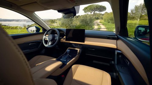 Mazda | "El foco sigue en la conducción": Mazda defiende su gran pantalla