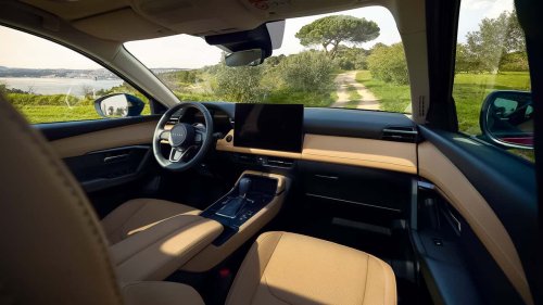"El foco sigue en la conducción": Mazda defiende su gran pantalla
