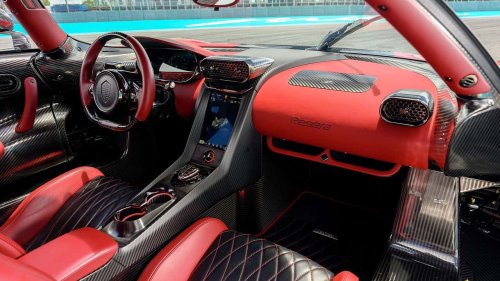 Koenigsegg, Cette Koenigsegg possède possède plus d'un million de dollars d'options
