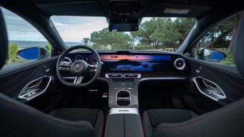 El nuevo Clase C eléctrico recupera el frontal de los Mercedes clásicos