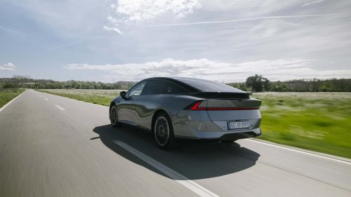 Al volante del Xpeng P7+ 2026, una berlina eléctrica oriental de representación