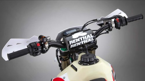 Bimota acaba de fabricar una lujosa Kawasaki de motocross