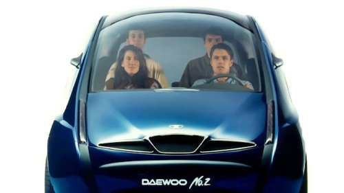 La Daewoo des années 90 avec rétroviseurs numériques et phares à LED