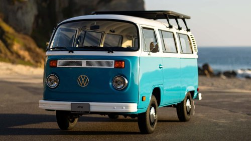 Volkswagen zeigt nach Kalifornien-Bränden restaurierten T2
