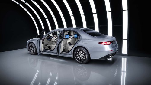 Encendida en Alemania y apagada en Italia. ¿Qué pasa con la estrella del Clase S?