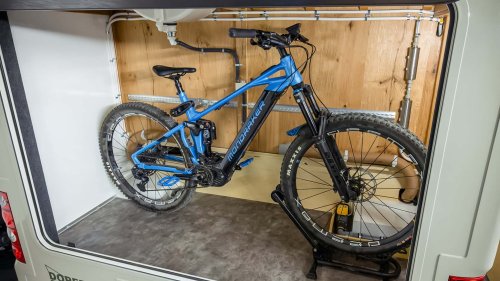 Esta Mercedes-Benz Sprinter es una autocaravana muy aventurera