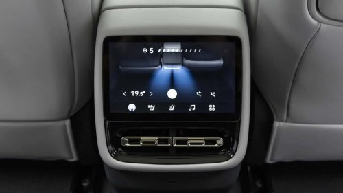 Al volante del Xpeng P7+ 2026, una berlina eléctrica oriental de representación
