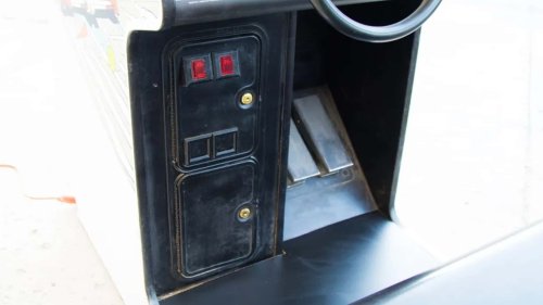 Necesitas esta máquina recreativa Atari Pole Position para tu sala de juegos