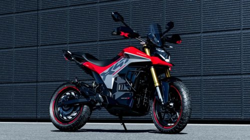 Esta moto india es una copia de la Ducati Hyperstrada