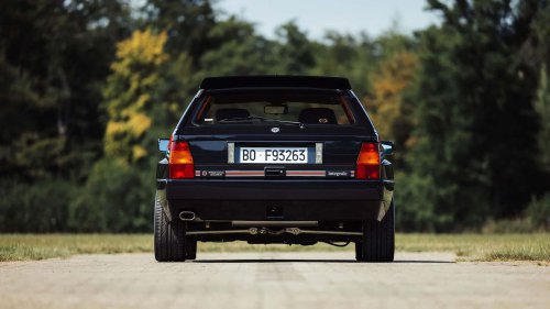 Este Lancia Delta HF Integrale negro, de Vasco Rossi, está en venta