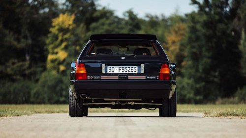 La Lancia Delta HF Integrale d'un célèbre chanteur italien est à vendre
