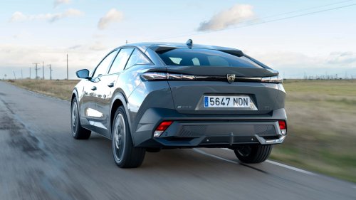 210 CV y 453 km de autonomía, para este crossover coupé de imagen deportiva