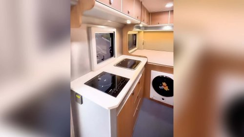 China-Camper als Mini-Penthouse: Zwei Etagen und Dachterrasse