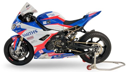 ¿Quieres una superbike ganadora del TT de la Isla de Man? Atento