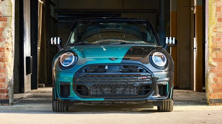 MINI, Este MINI JCW Cabrio, verde y negro, es el más exclusivo del mundo