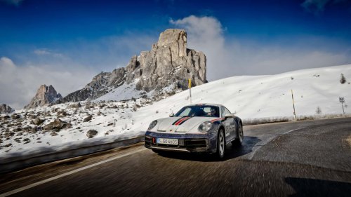 El Porsche 911 Dakar se toma unos días de descanso en los Dolomitas