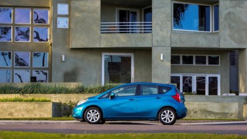 Nissan, 'You Could Be Fined $500:' Nissan Driver Films Man Getting Beat Up at Light. Then She Gets Call 8 Months Later