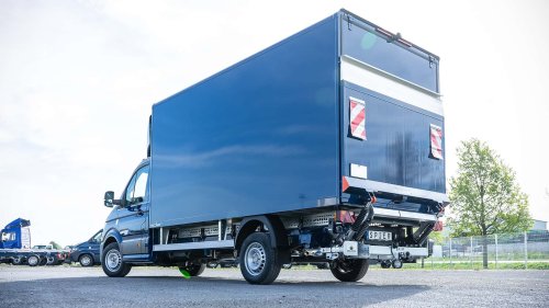 VW Crafter: Neue Lösungen als Kipper und Koffer erhältlich