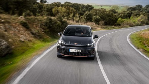 Al volante del esperado CUPRA Born  VZ 2026: con 326 CV y batería de 79 kWh