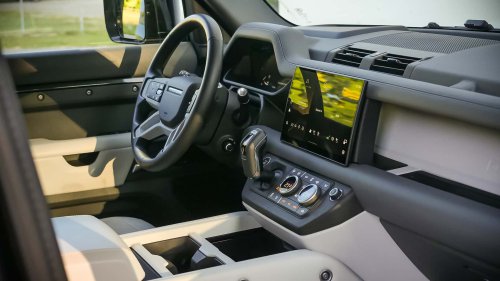 Land Rover Defender P300e im Test: Sanftmütiger Offroad-Gigant