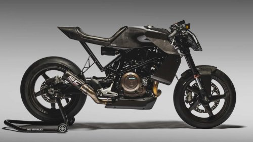 Esta Husqvarna custom, vendida en subasta, era de Charles Leclerc