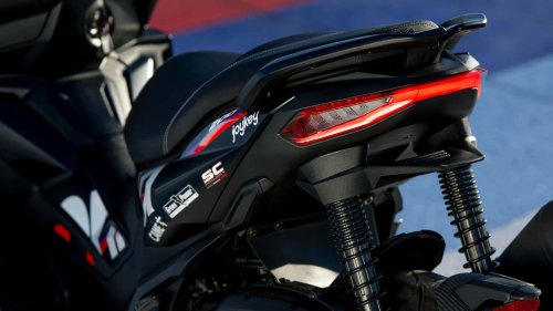 Este scooter de Aprilia luce una decoración de MotoGP