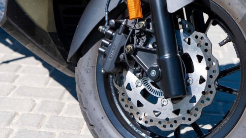 Prueba KYMCO DTX 350: un scooter práctico, urbano y campero