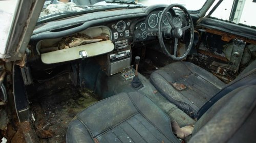 Dieser schrottreife Aston Martin DB5 glänzt wieder wie neu
