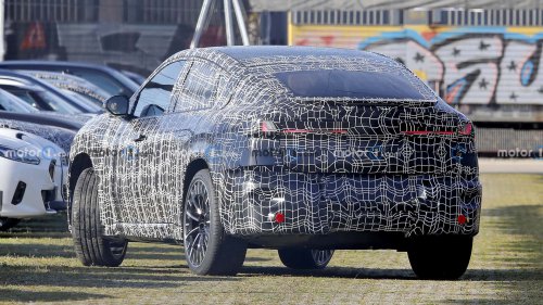 BMW iX4 (2026) erstmals als Erlkönig erwischt