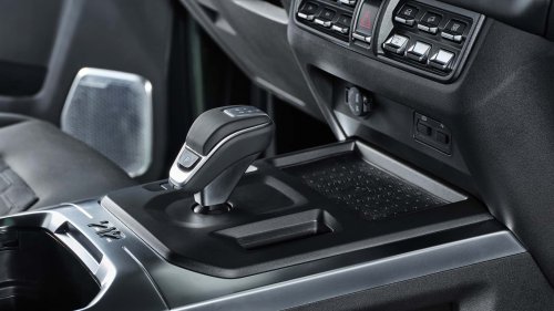 EMC 212, el interior y el maletero del nuevo todoterreno de gasolina