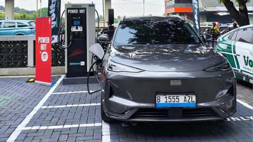 Geely x Voltron Buka Fasilitas Isi Daya di Seluruh Diler Geely