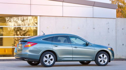 'You Need This for Your Wife:' Expert Goes to Junk Yard. Then He Spots This Rare Honda In Perfect Condition