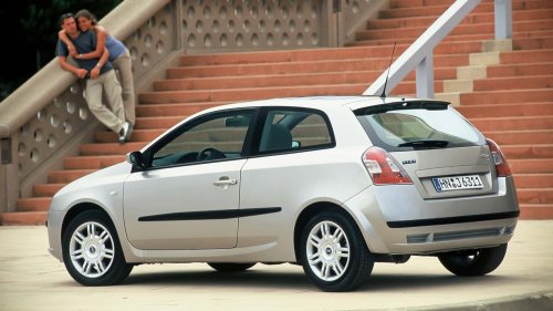 Fiat, Fiat Stilo (2001-2008): Golf-Gegner und Milliardengrab