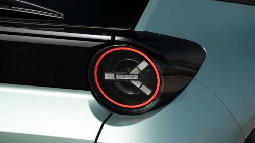 Lancia Ypsilon Elettrica 2026, un utilitario cero emisiones con mucho estilo